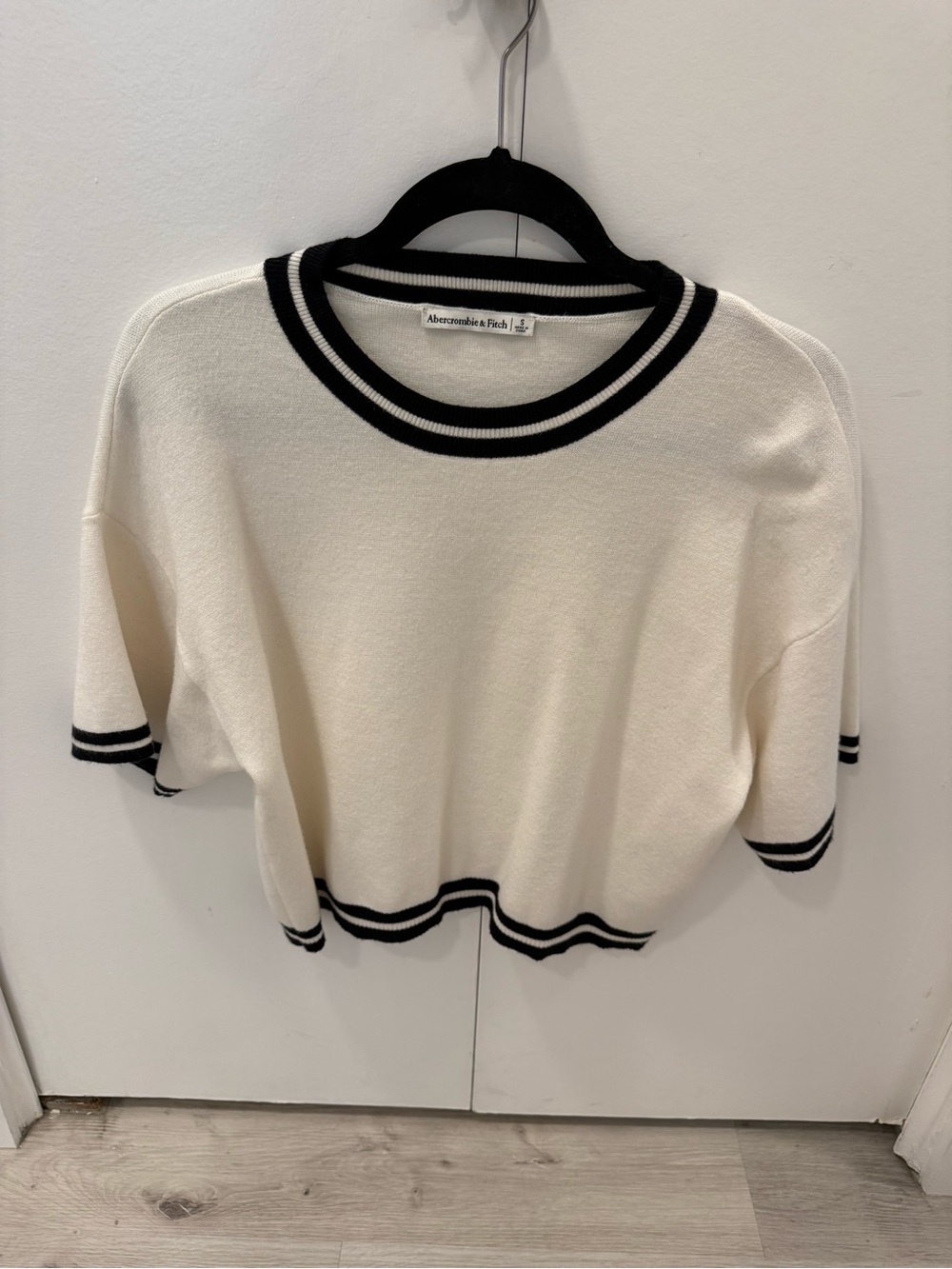 Abercrombie & Fitch Cream Short-Sleeve Top with Black Trim